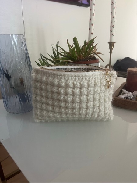 Hvid hæklet clutch