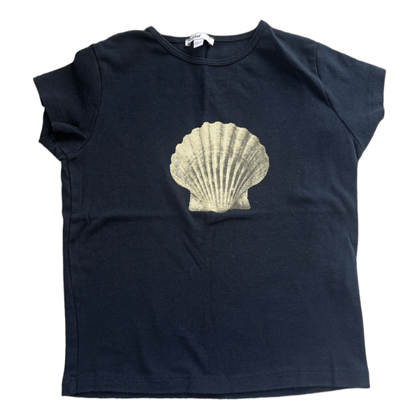 Subdued black t-shirt