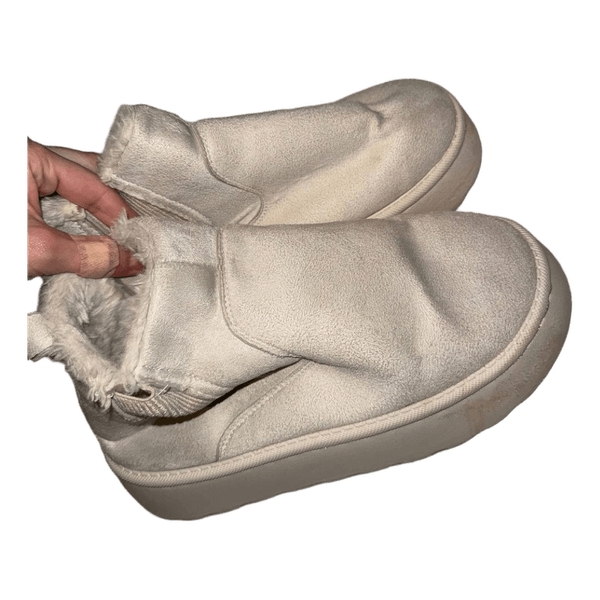 Beige faux fur boots