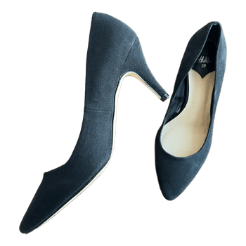 Elegant H&M black faux suede heels with a mid heel.