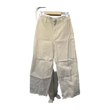 beige leveälahkeiset housut
