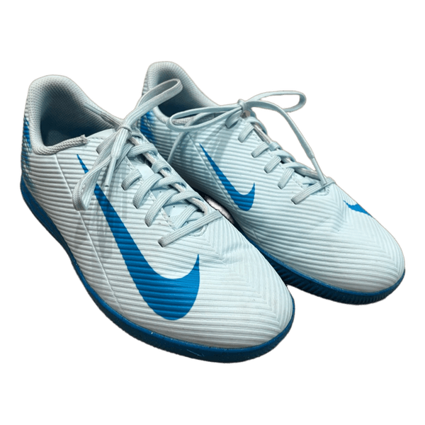 Vaaleansiniset Nike sisäpelikengät