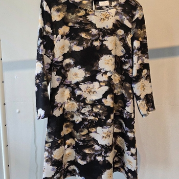 Kuviollinen 3/4-hihainen mekko
