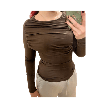 Ruska pitkähihainen paita yksityiskohdalla