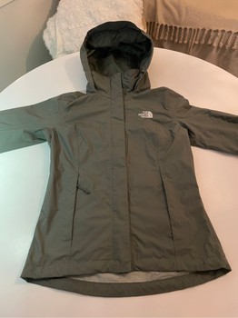Vihreä The North Face tuulitakki (naisten XS)