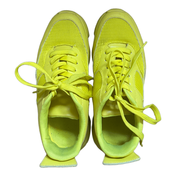 Gule sneakers fra essentiel
