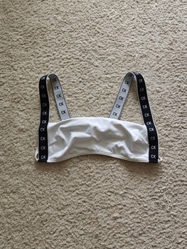 Valkoinen Calvin Klein bikinirintaliivi