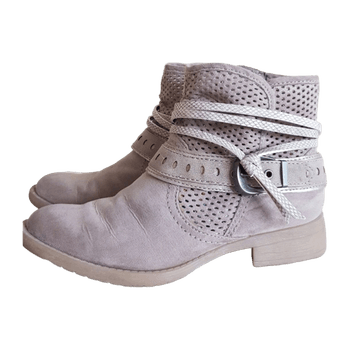 Boho style boots