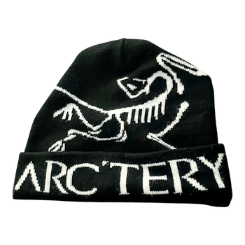 Musta Arcteryx pipo