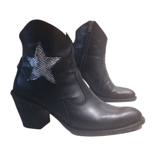 Red or dead boots