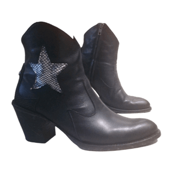 Red or dead boots
