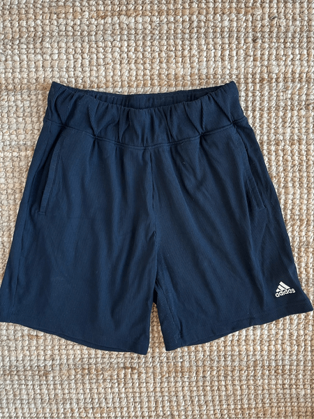Adidas shortsit
