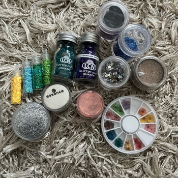 Kynsikoristeita beauty product