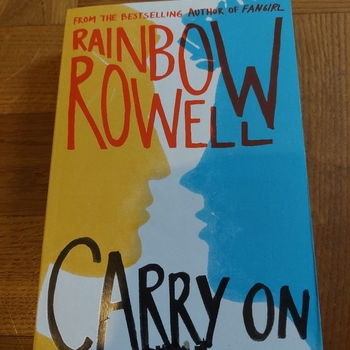 Rainbow Rowell - Carry on