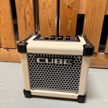 Roland Micro Cube GX -kitaravahvistin