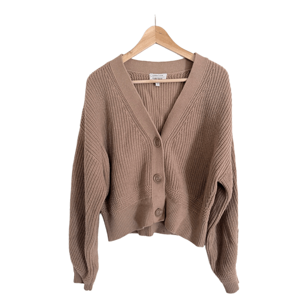Beige neulottu neuletakki