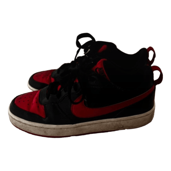 Nike sneakers i rött och svart