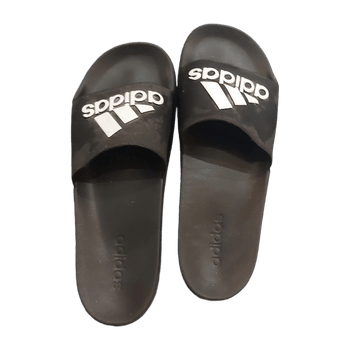 Musta adidas sandaalit