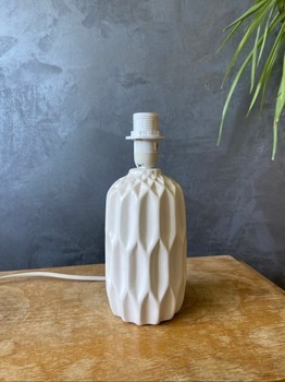 White ceramic table lamp