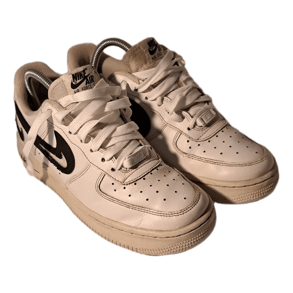 Valkoiset Nike Air Force 1 -tennarit