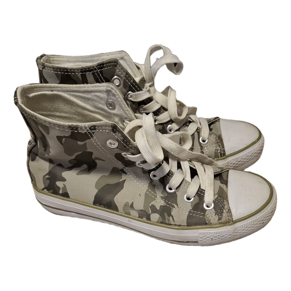 Camo-mustriga tennised