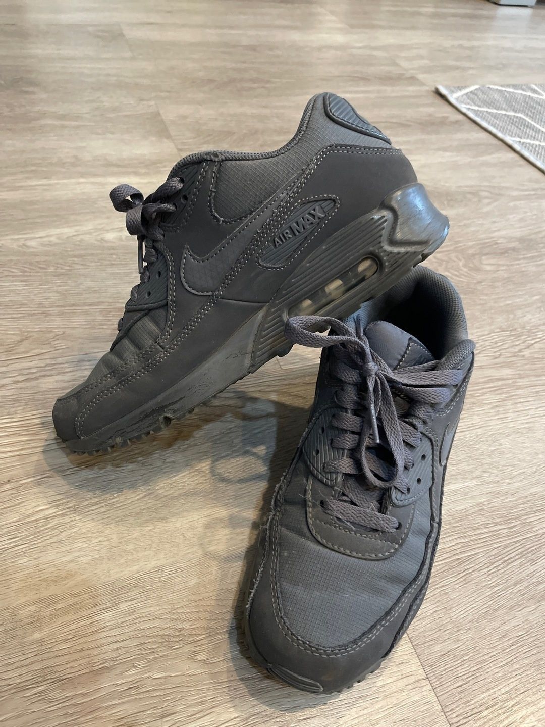 Nike air max sports shoes