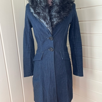 Denim coat with faux fur collar