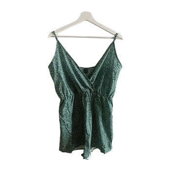 Shortsi-asu clothing