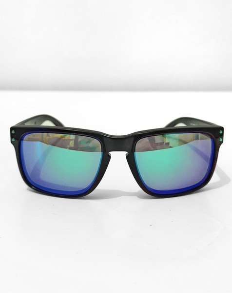 Polarized sunglasses Oakley. Lenses Green