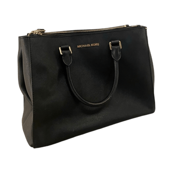 Musta Michael Kors laukku