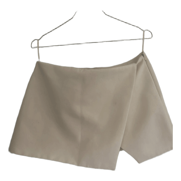 Hvid asymmetrisk skort