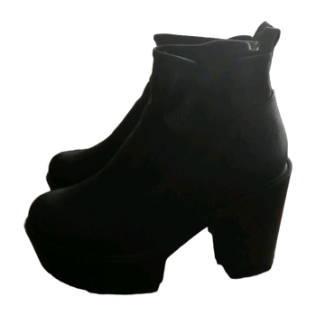 Bianco. boots