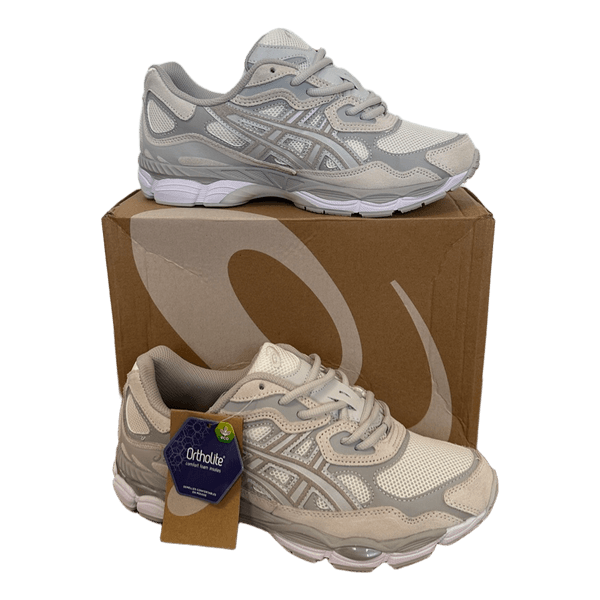 Grå Asics sneakers