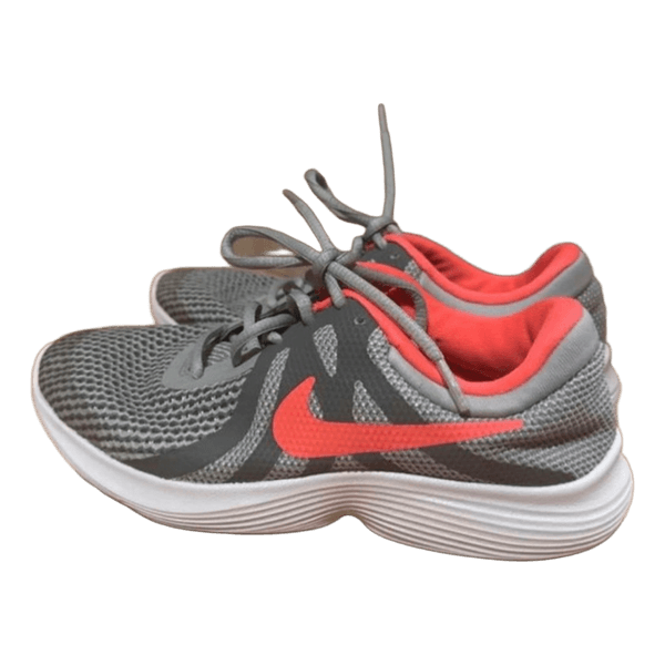 Nike Revolution 4