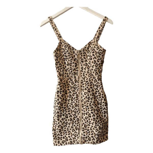 Leoparda raksta kleita