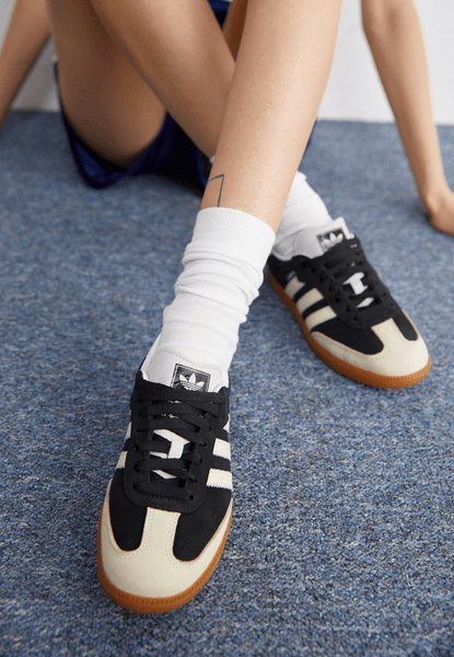 Core Black low sneakers