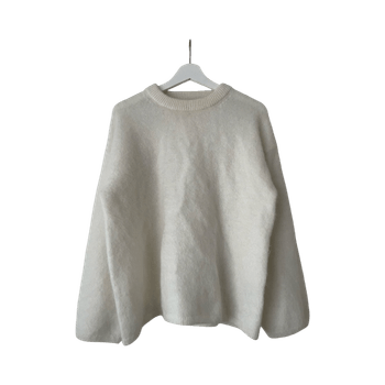 Valkoinen mohair neule