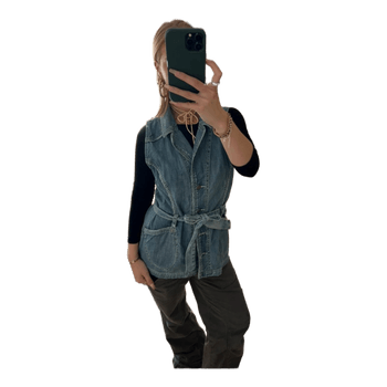 Blå denimvest med bælte