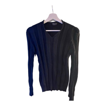 Black ribbed V-neck top