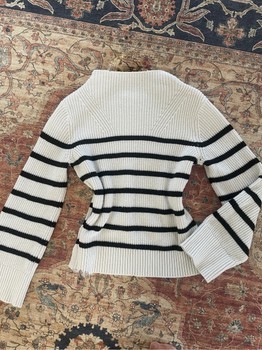 Vila raidallinen neule