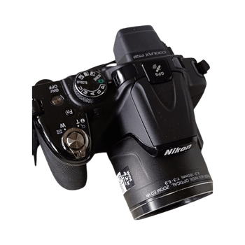 Uusi, käyttämätön puolijärjestelmäkamera CoolPix P520 