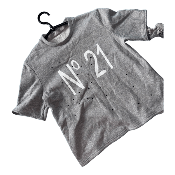 No. 21 grey top