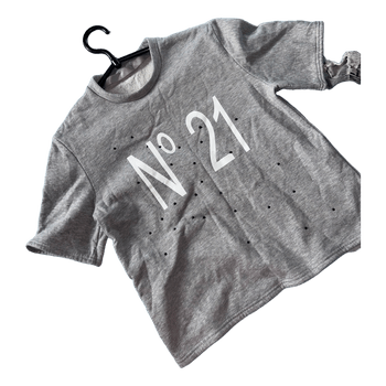 No. 21 grey top