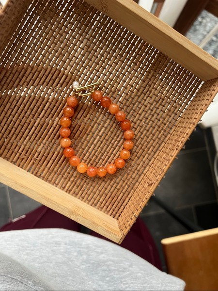Orange perlearmbånd