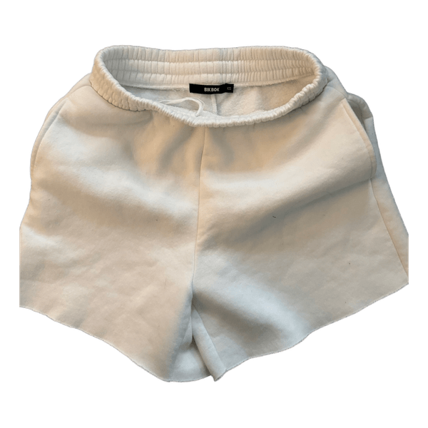 Valkoiset collegeshortsit