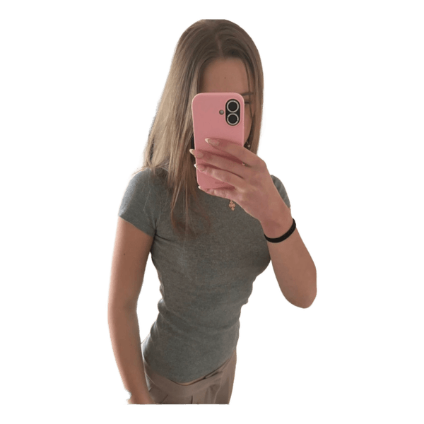 Grå tætsiddende t-shirt