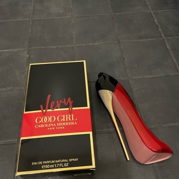 Very Good Girl hajuvesi