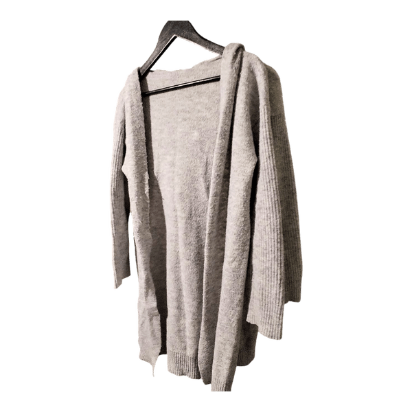 Harmaa hupullinen neuletakki
