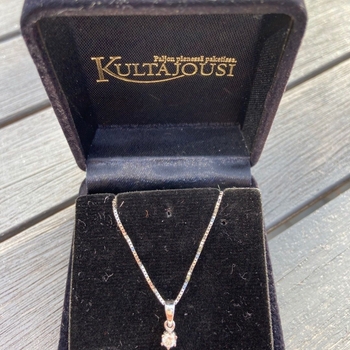 Kultajousi jewelry