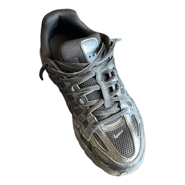 Mustat Nike-lenkkarit